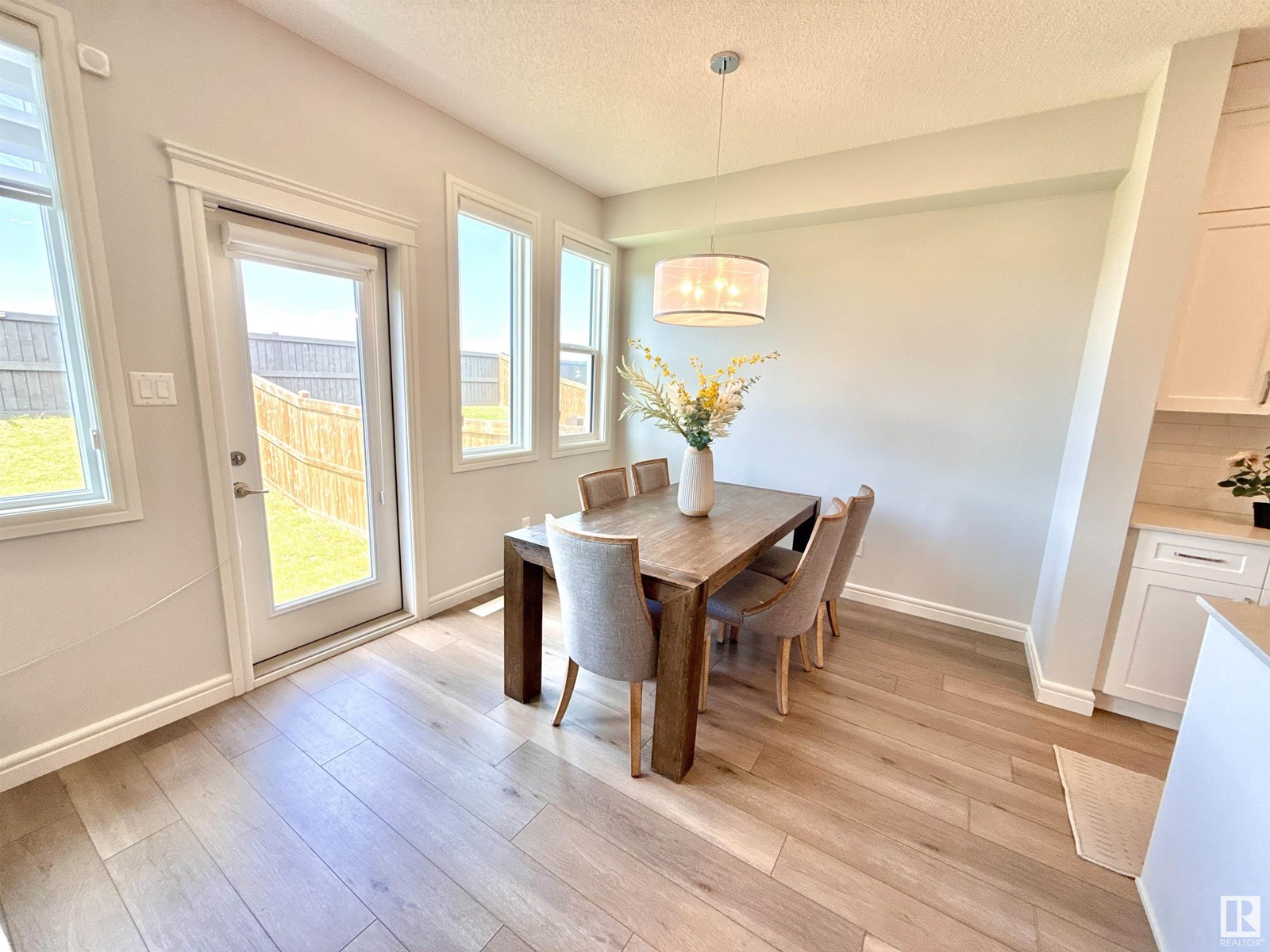 Photo 32 of 17520 49 St Nw, Edmonton AB