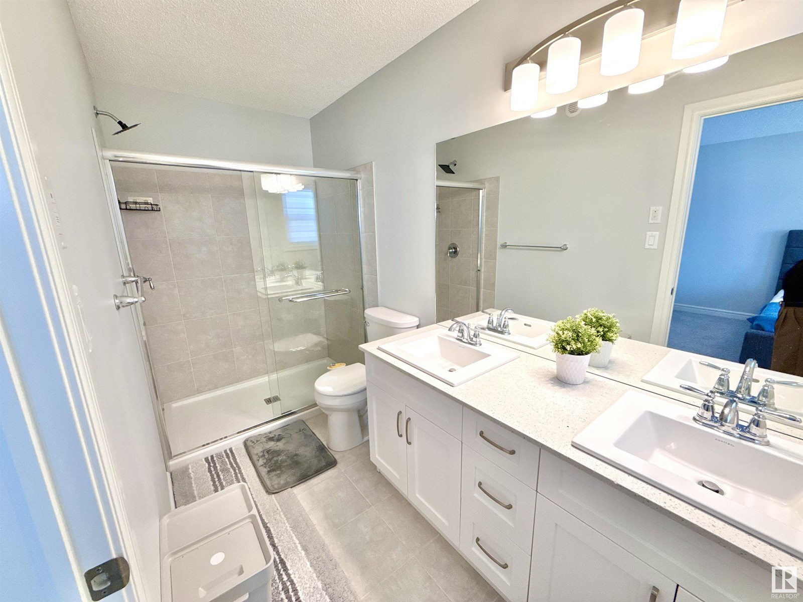 Photo 13 of 17520 49 St Nw, Edmonton AB