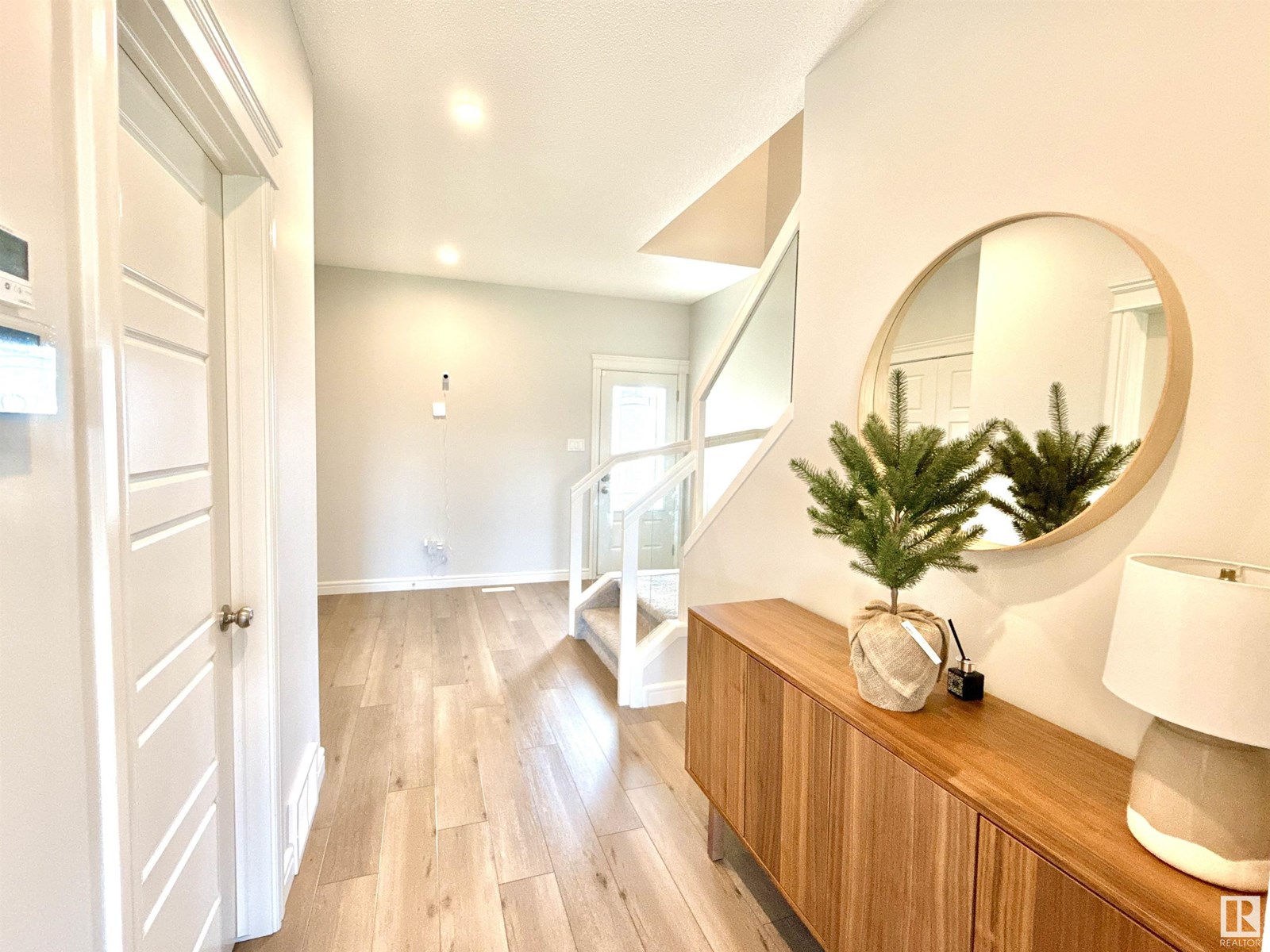 Photo 12 of 17520 49 St Nw, Edmonton AB