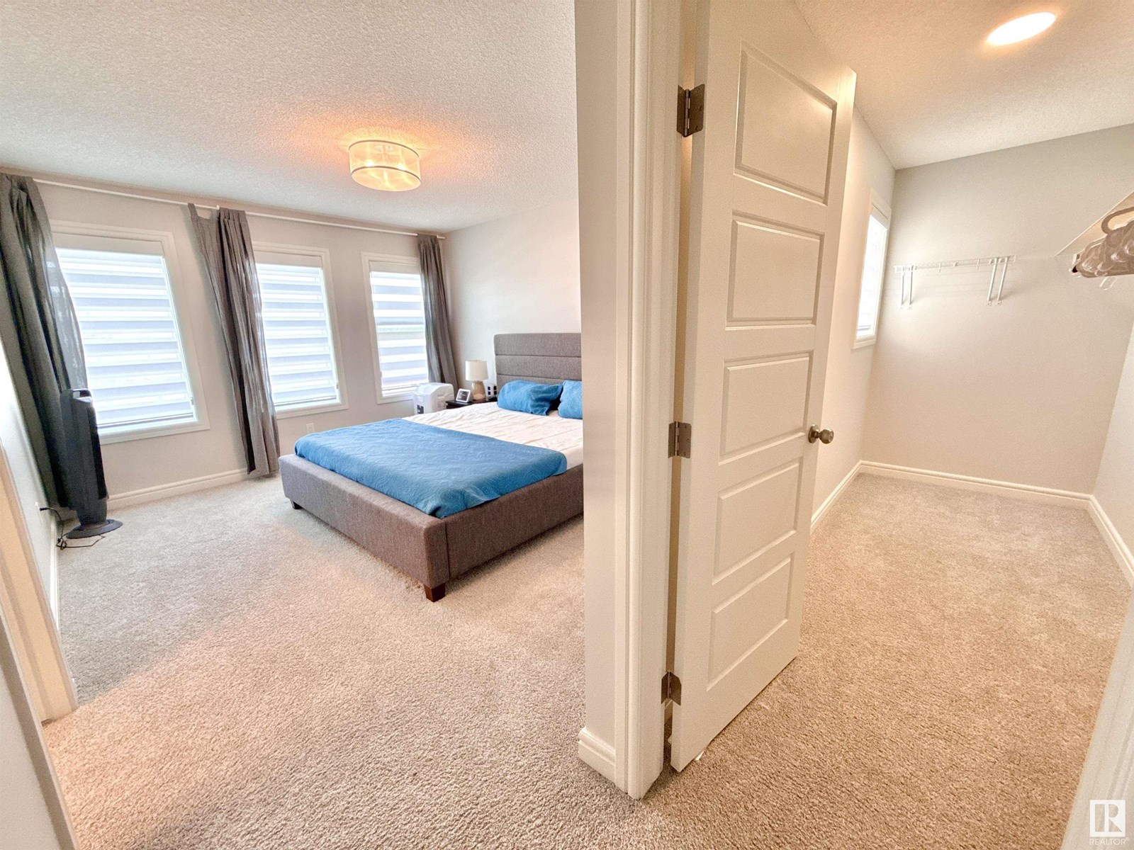 Photo 1 of 17520 49 St Nw, Edmonton AB