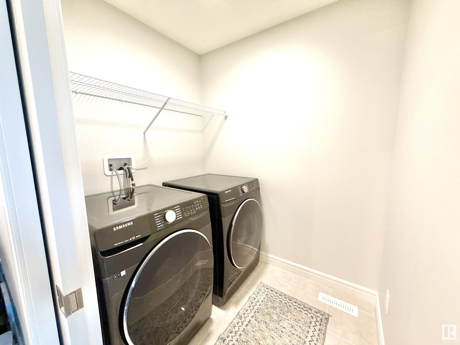 Photo 18 of 17520 49 St Nw, Edmonton AB