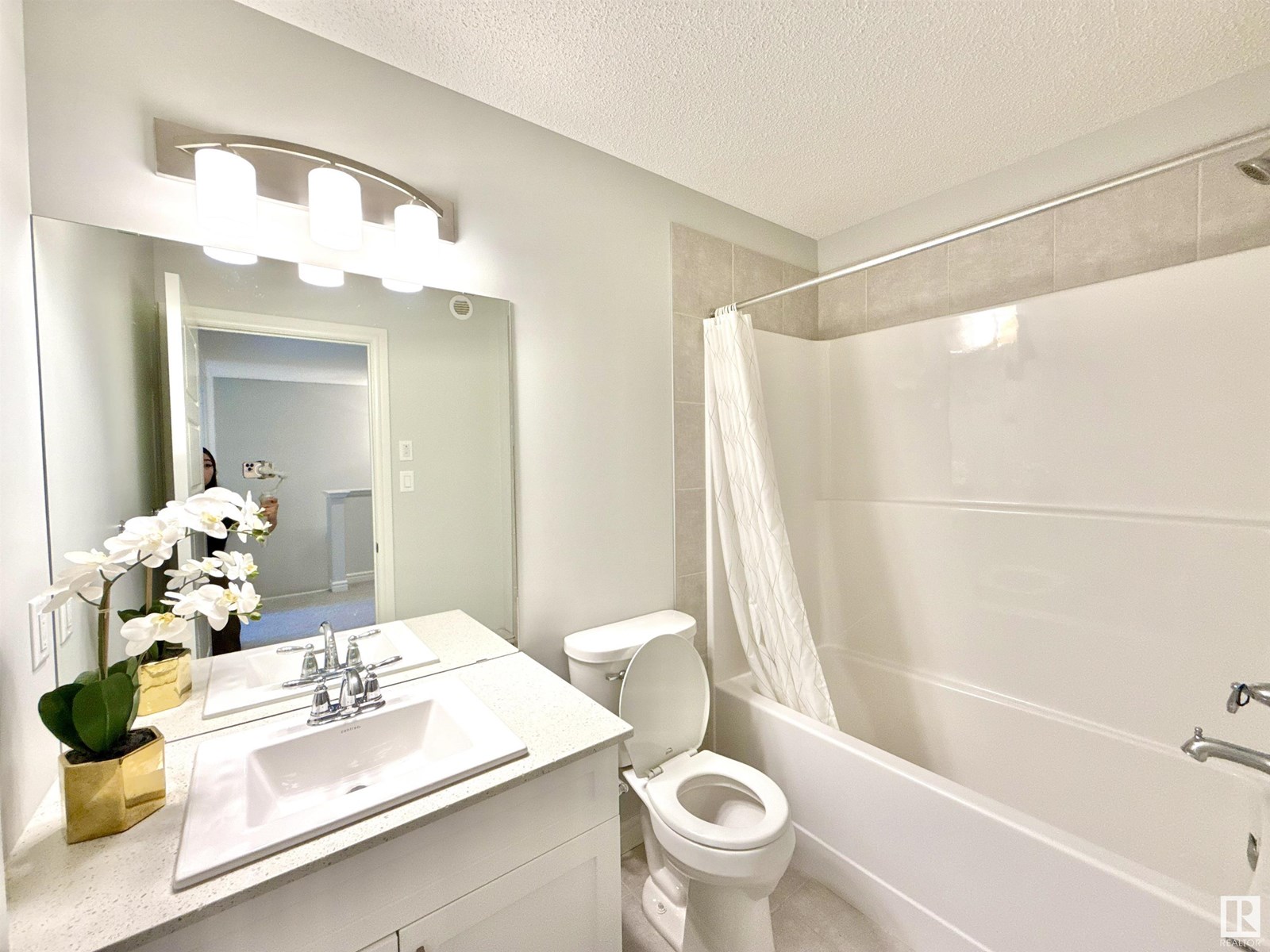 Photo 20 of 17520 49 St Nw, Edmonton AB