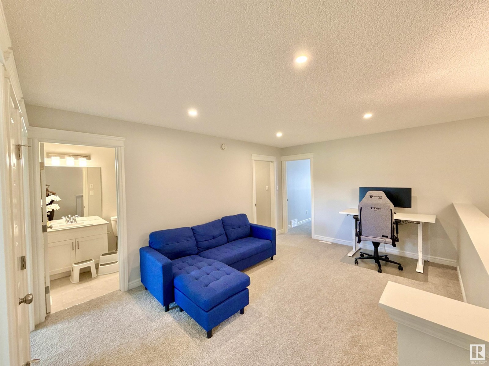 Photo 7 of 17520 49 St Nw, Edmonton AB