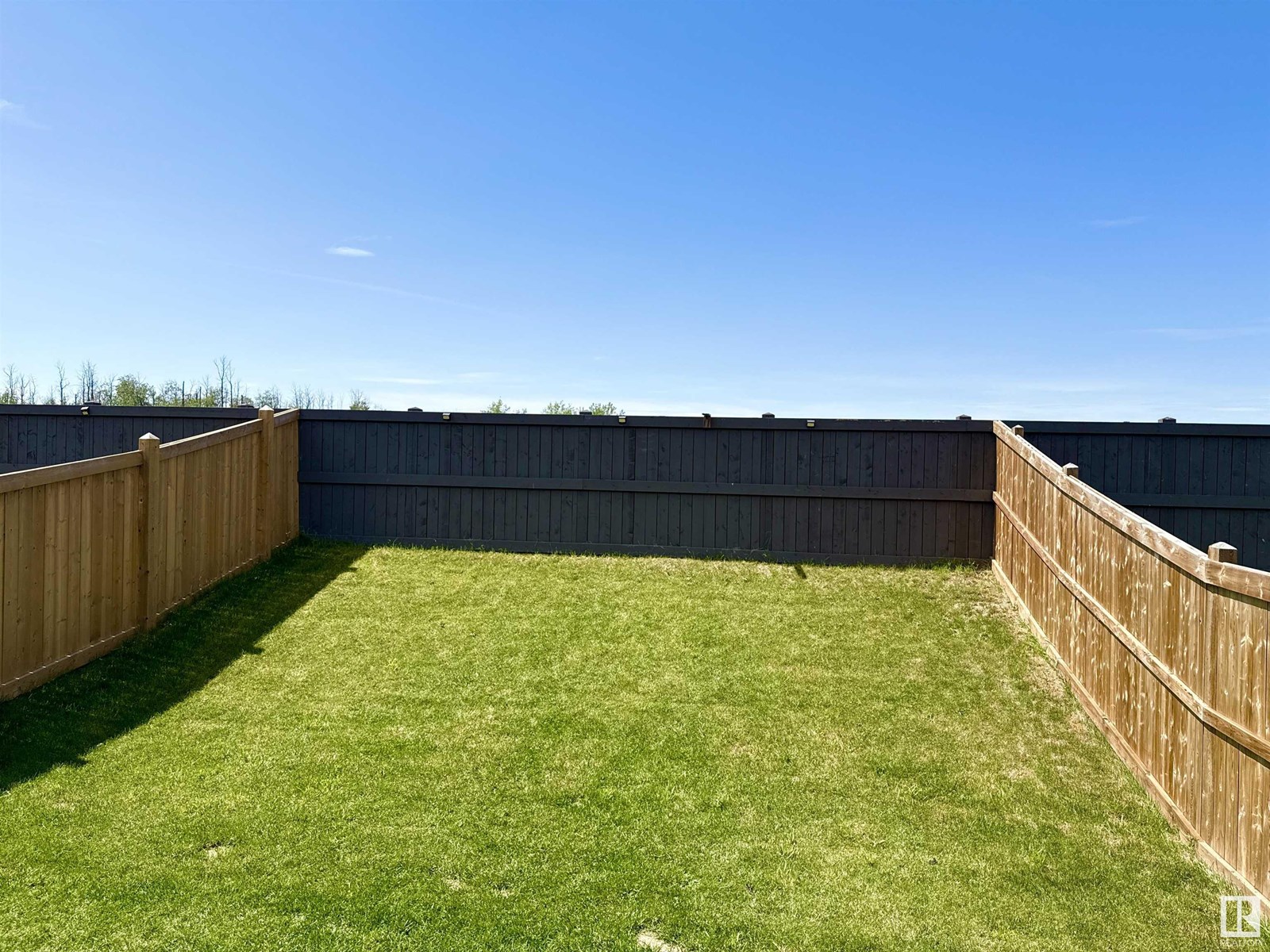Photo 16 of 17520 49 St Nw, Edmonton AB
