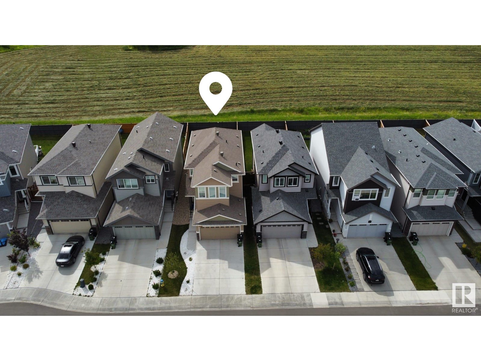Photo 10 of 17520 49 St Nw, Edmonton AB