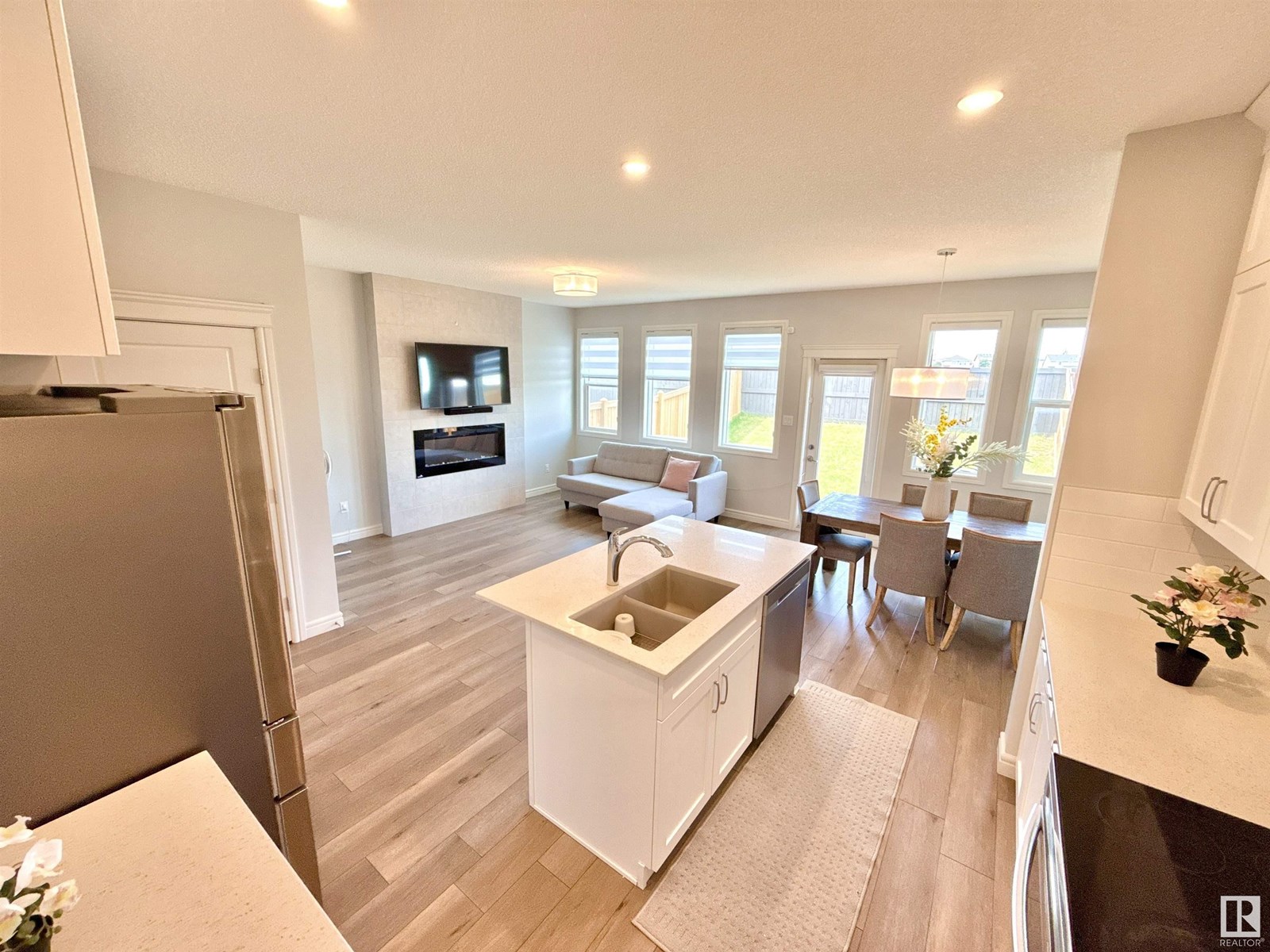 Photo 31 of 17520 49 St Nw, Edmonton AB