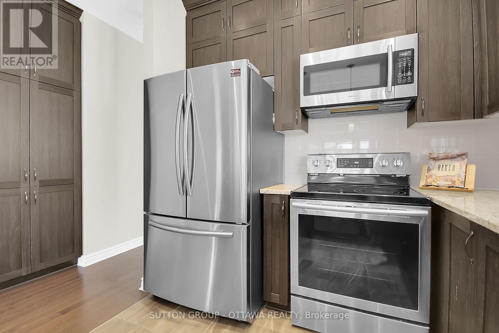 Photo 23 of 809 Carnelian Crescent, Ottawa ON