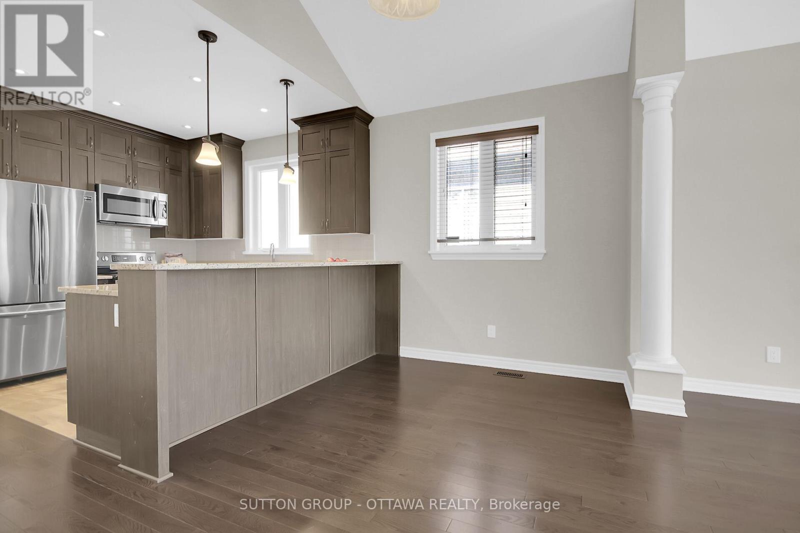 Photo 1 of 809 Carnelian Crescent, Ottawa ON
