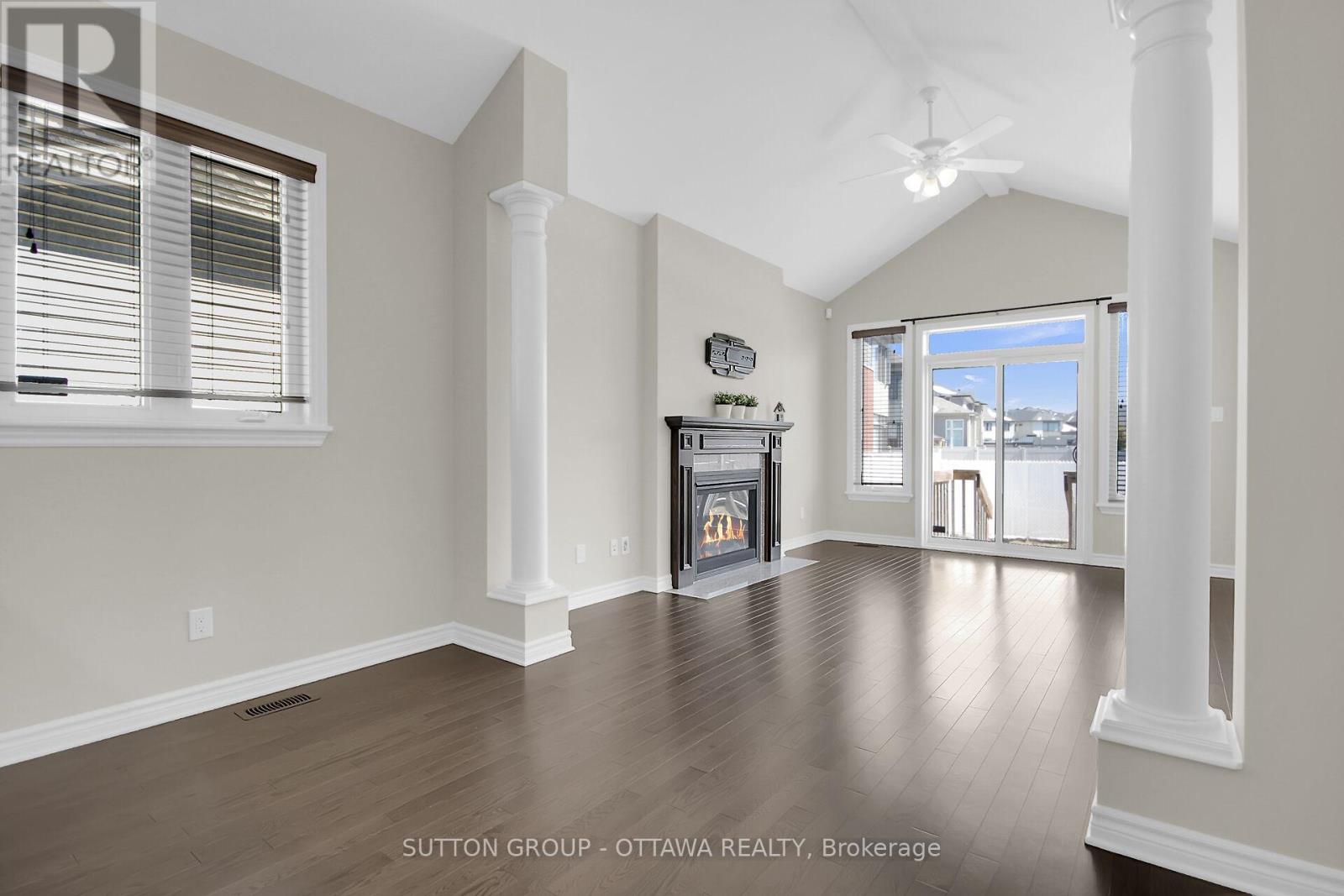 Photo 25 of 809 Carnelian Crescent, Ottawa ON