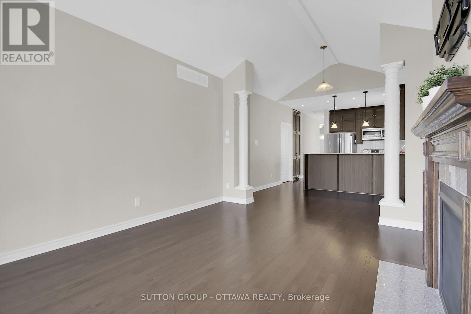 Photo 34 of 809 Carnelian Crescent, Ottawa ON