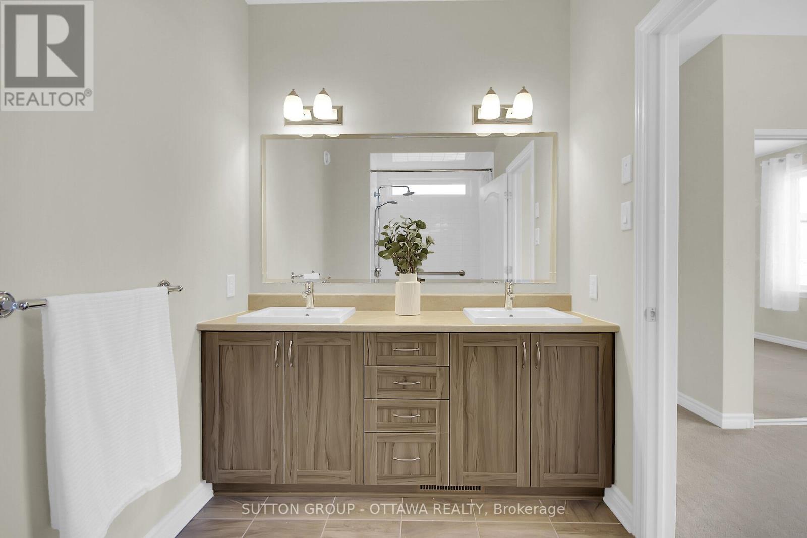 Photo 20 of 809 Carnelian Crescent, Ottawa ON