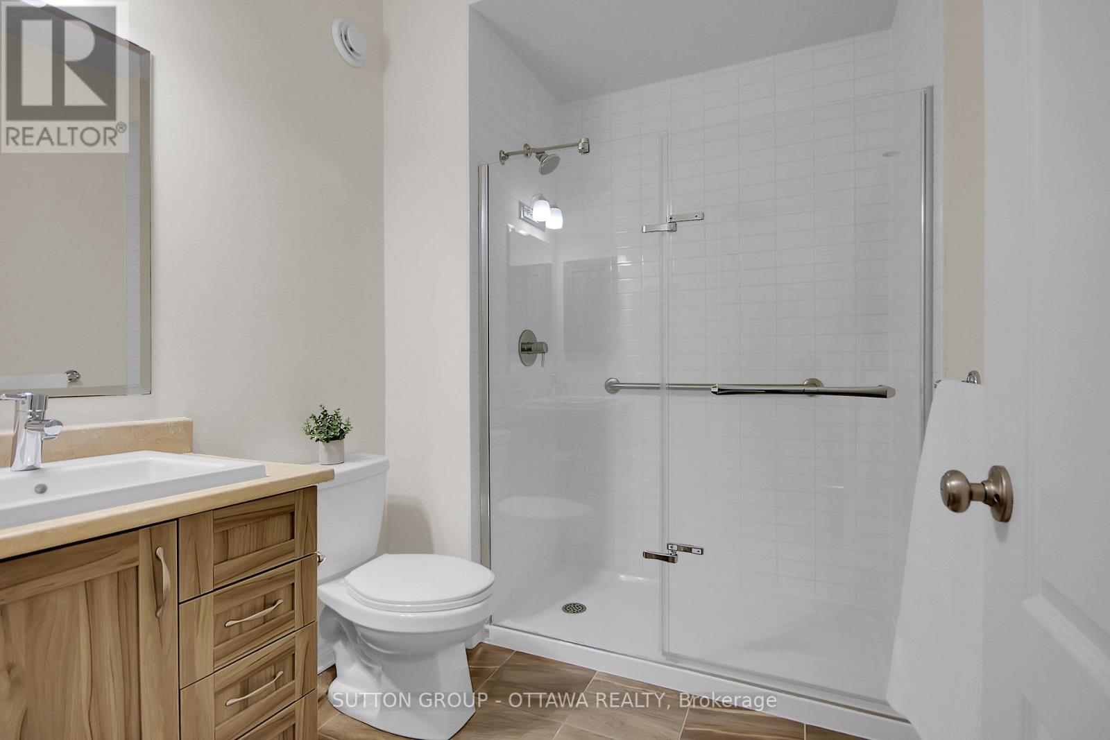 Photo 11 of 809 Carnelian Crescent, Ottawa ON