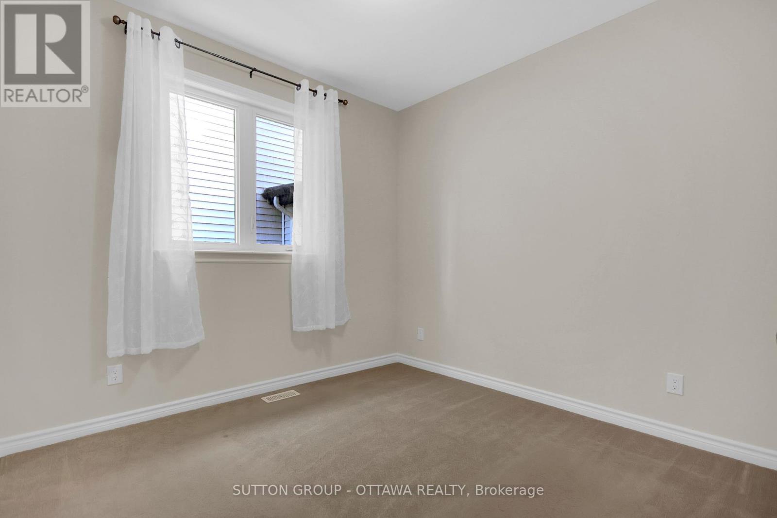Photo 16 of 809 Carnelian Crescent, Ottawa ON