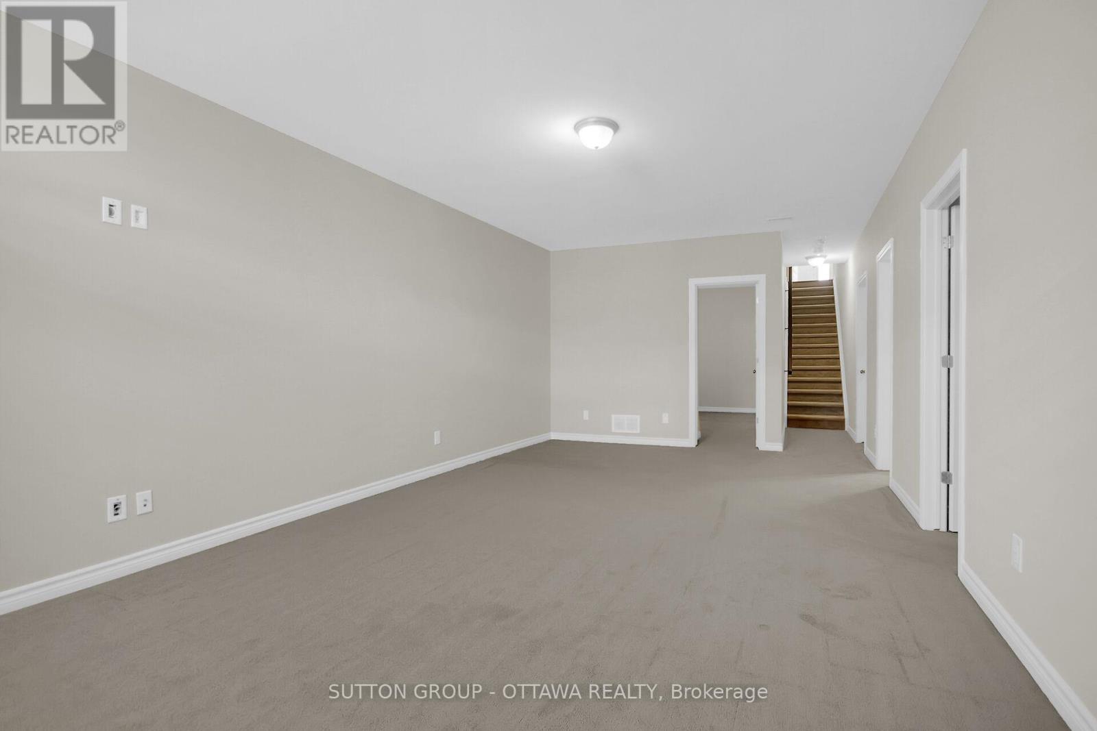 Photo 32 of 809 Carnelian Crescent, Ottawa ON