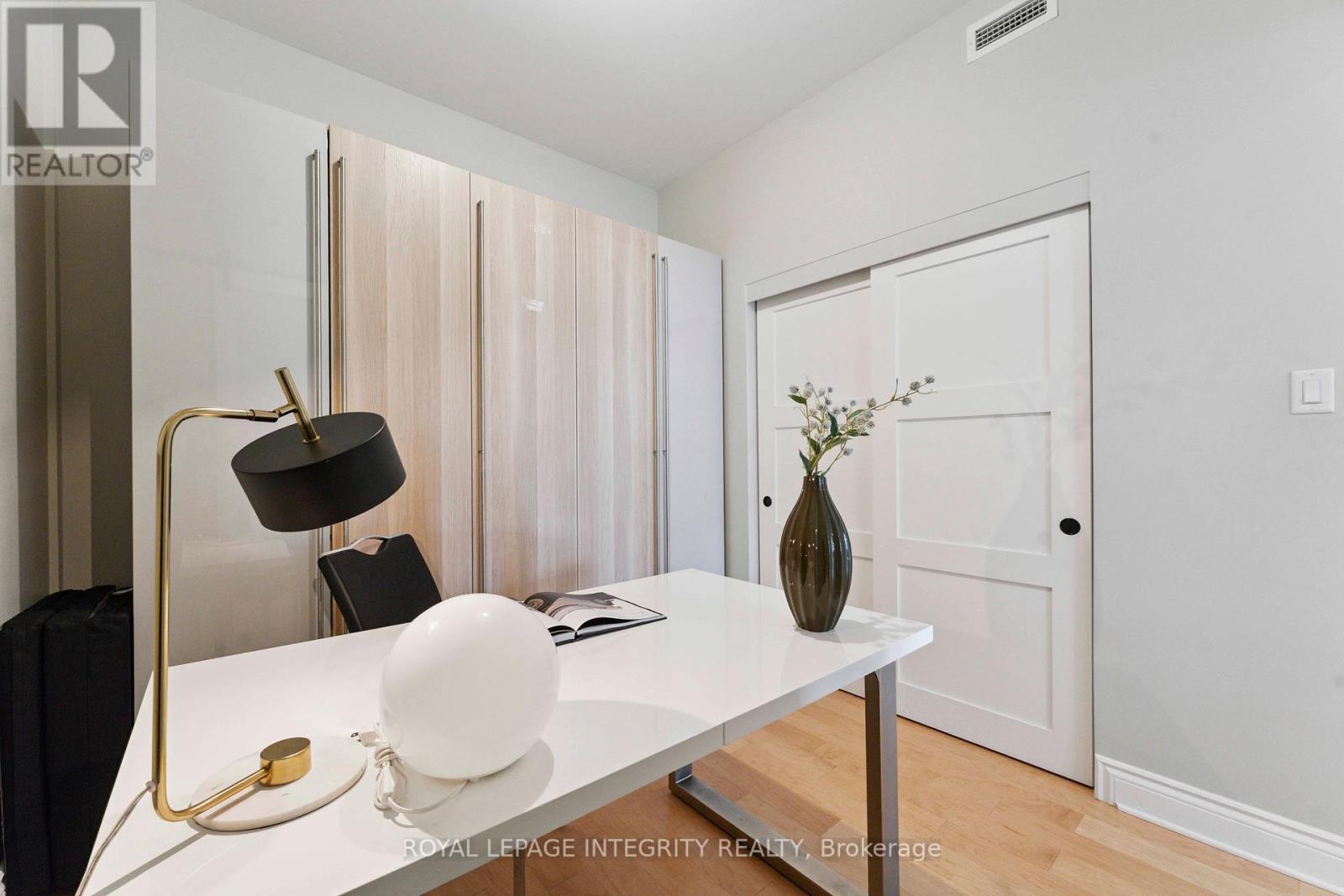 Photo 14 of 302 101 Pinhey Street, Ottawa ON