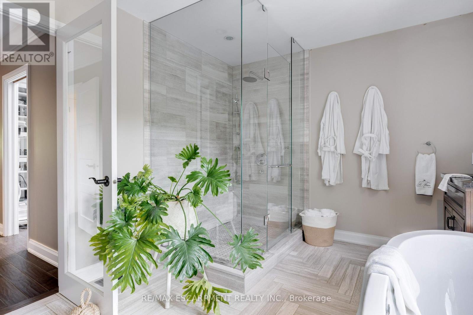 Photo 17 of 640 George Street, Burlington ON