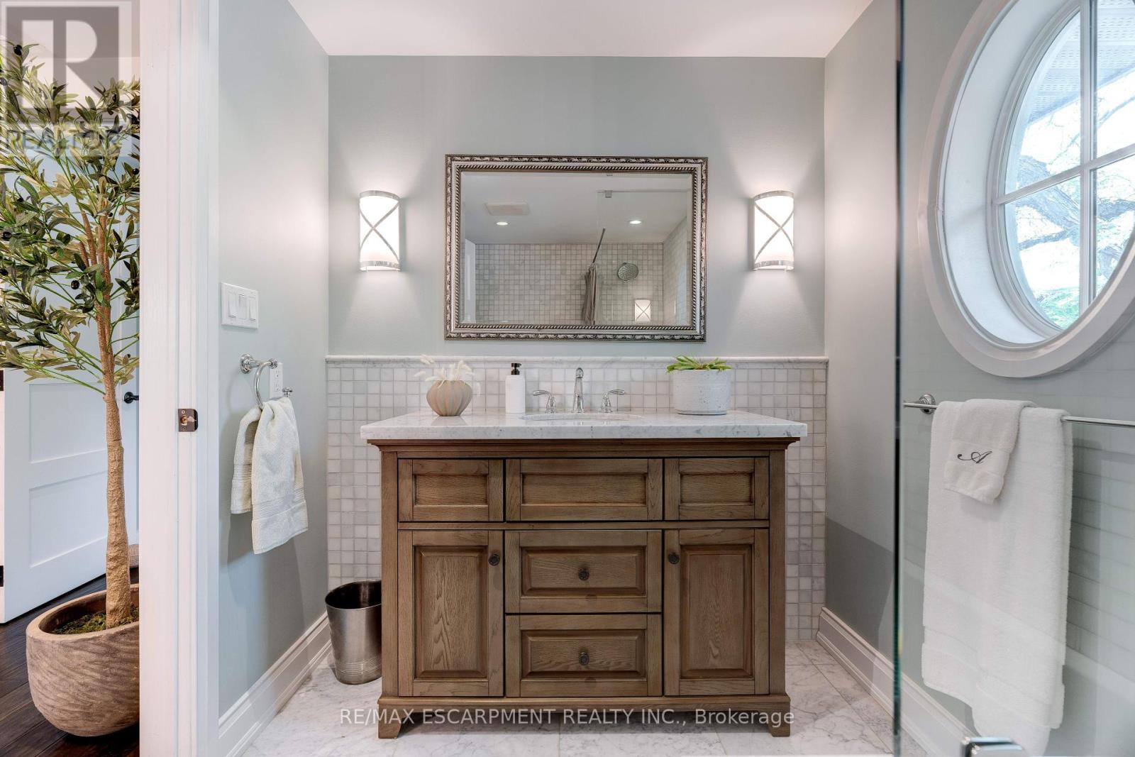 Photo 23 of 640 George Street, Burlington ON