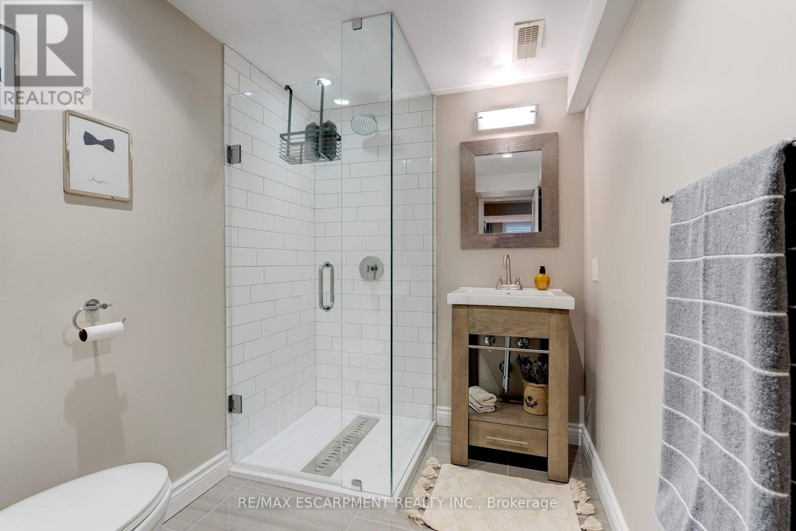 Photo 27 of 640 George Street, Burlington ON