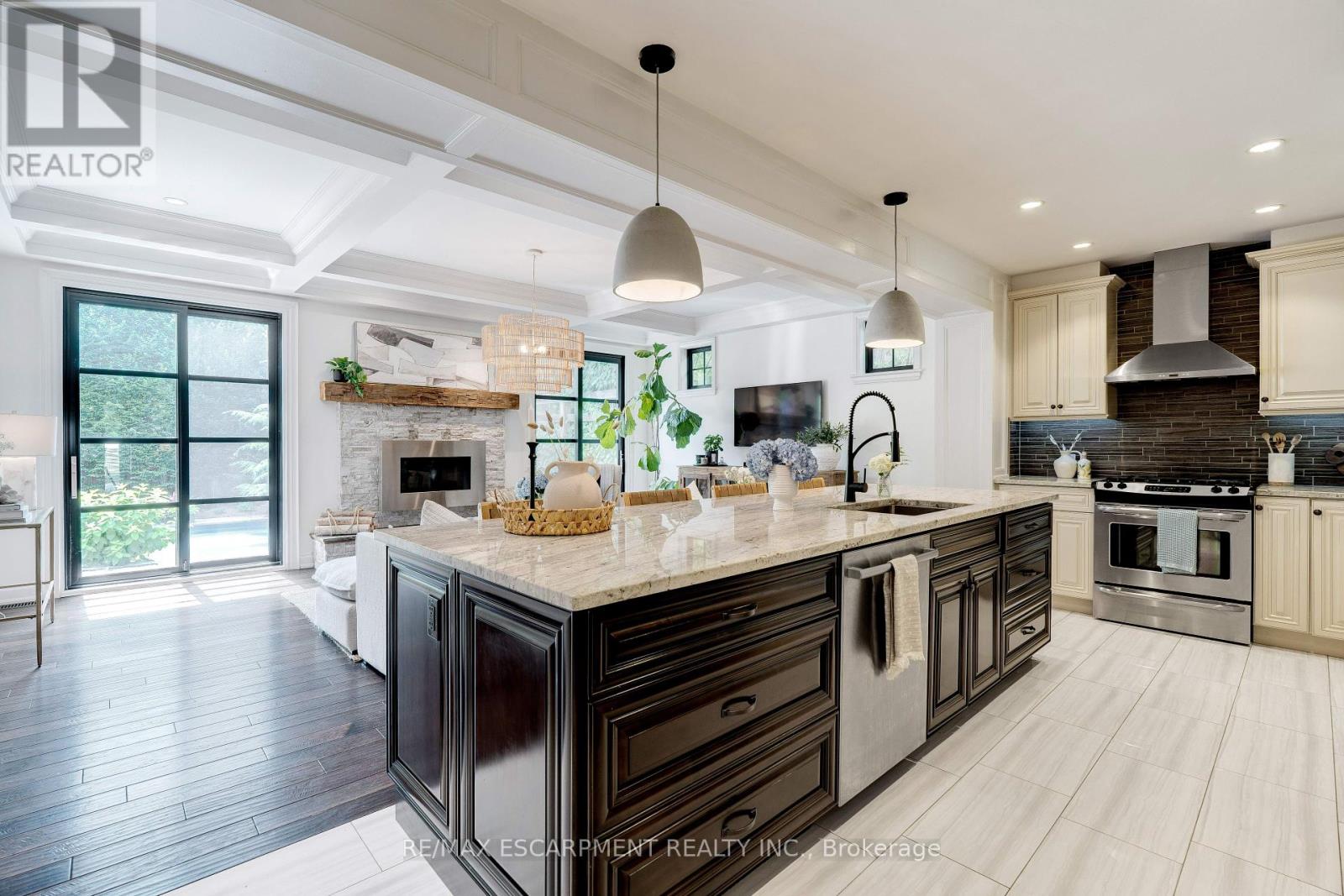 Photo 8 of 640 George Street, Burlington ON