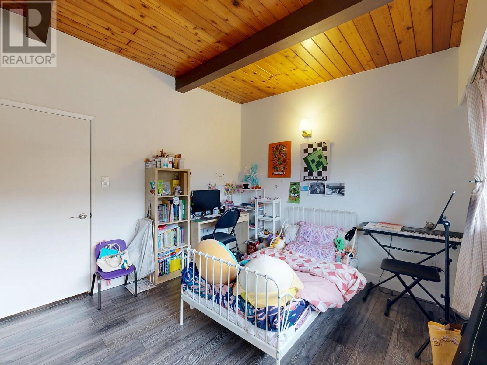 Photo 19 of 39 Mott Crescent, New Westminster BC
