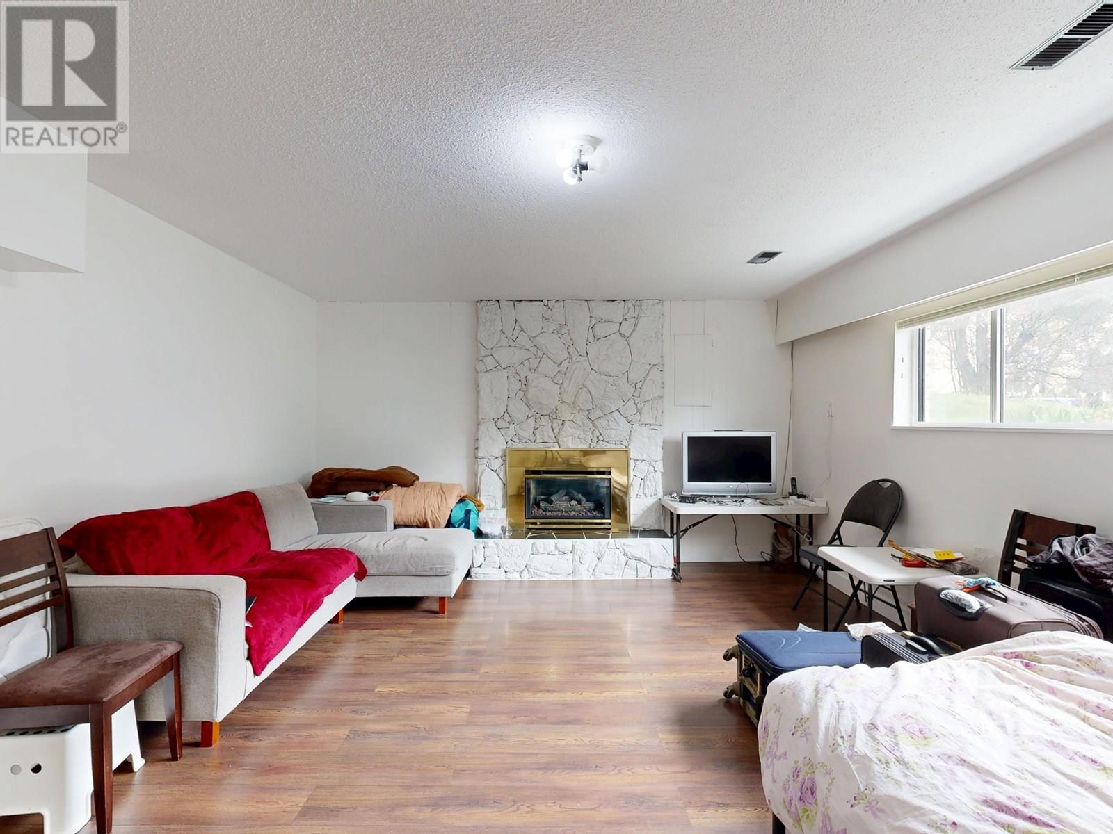 Photo 24 of 39 Mott Crescent, New Westminster BC