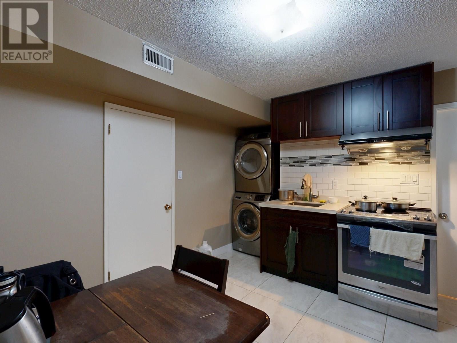 Photo 28 of 39 Mott Crescent, New Westminster BC