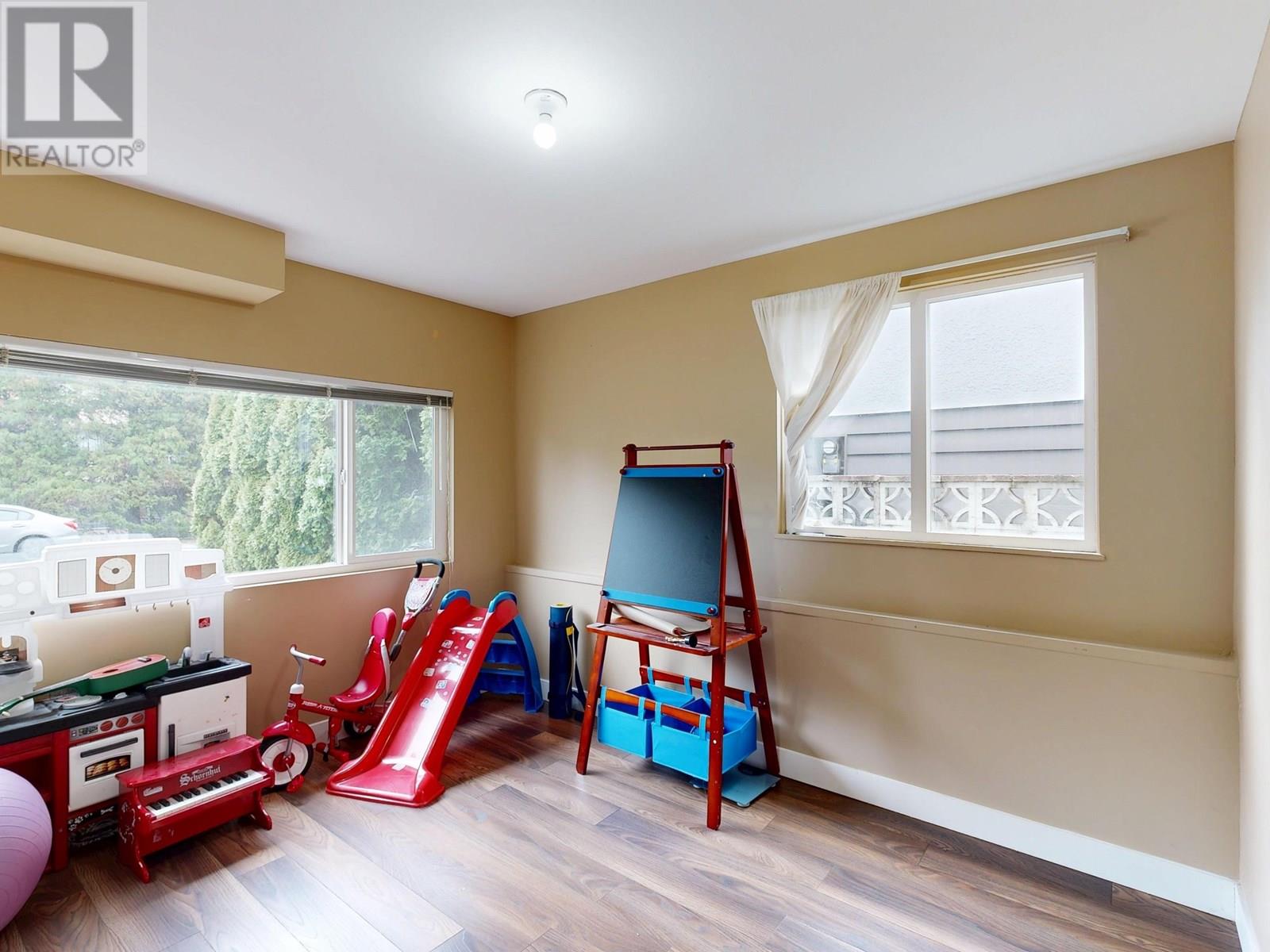 Photo 33 of 39 Mott Crescent, New Westminster BC