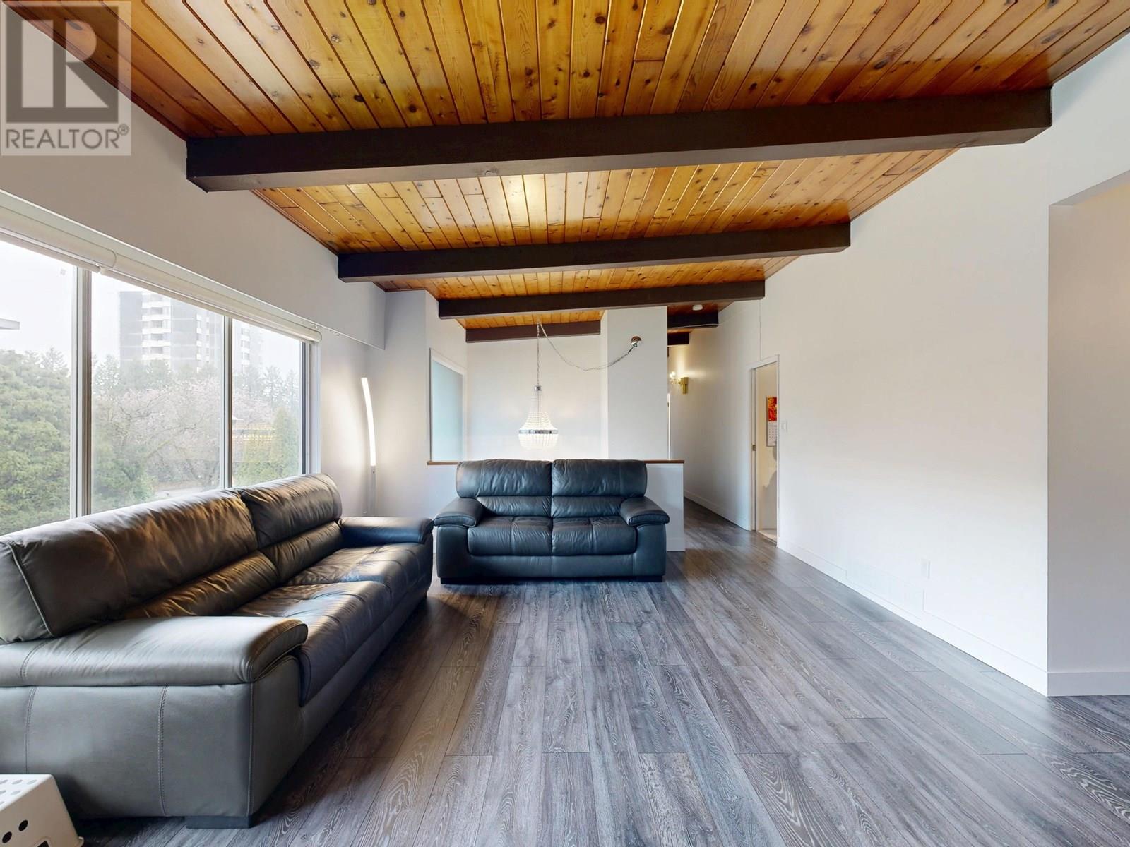 Photo 4 of 39 Mott Crescent, New Westminster BC
