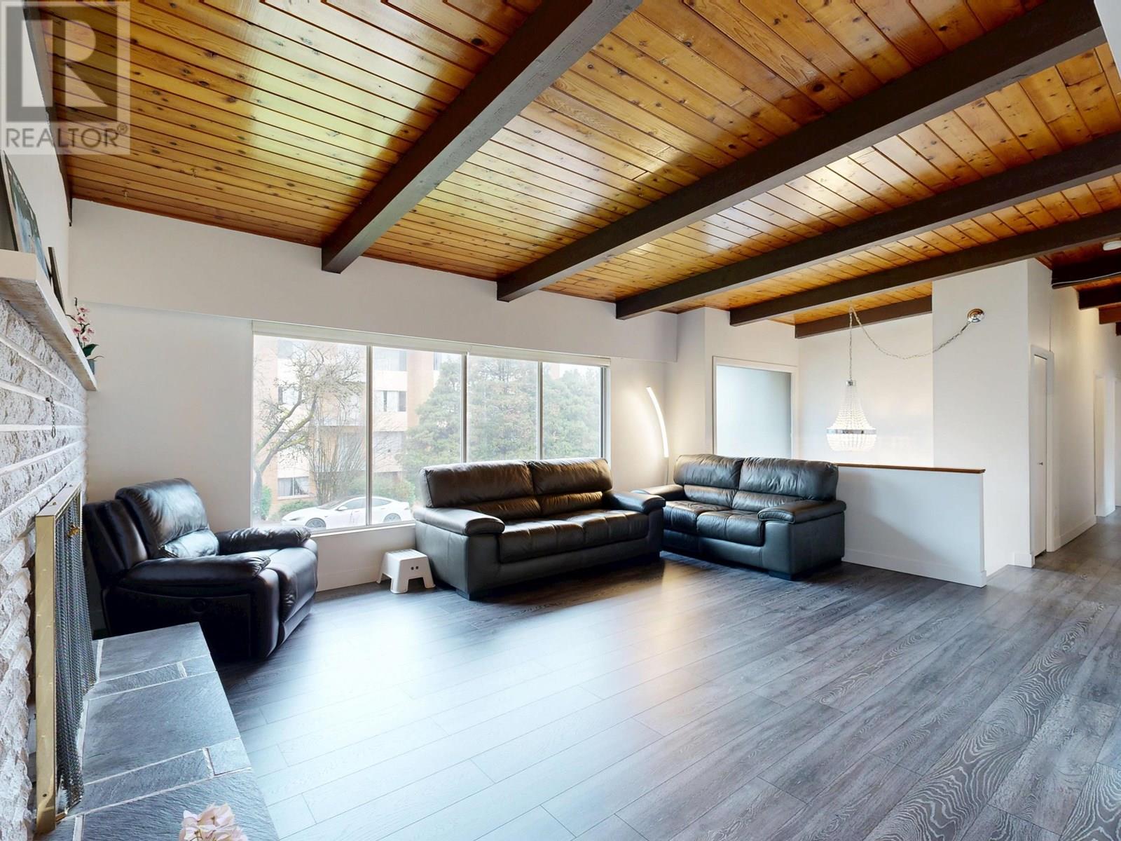 Photo 5 of 39 Mott Crescent, New Westminster BC