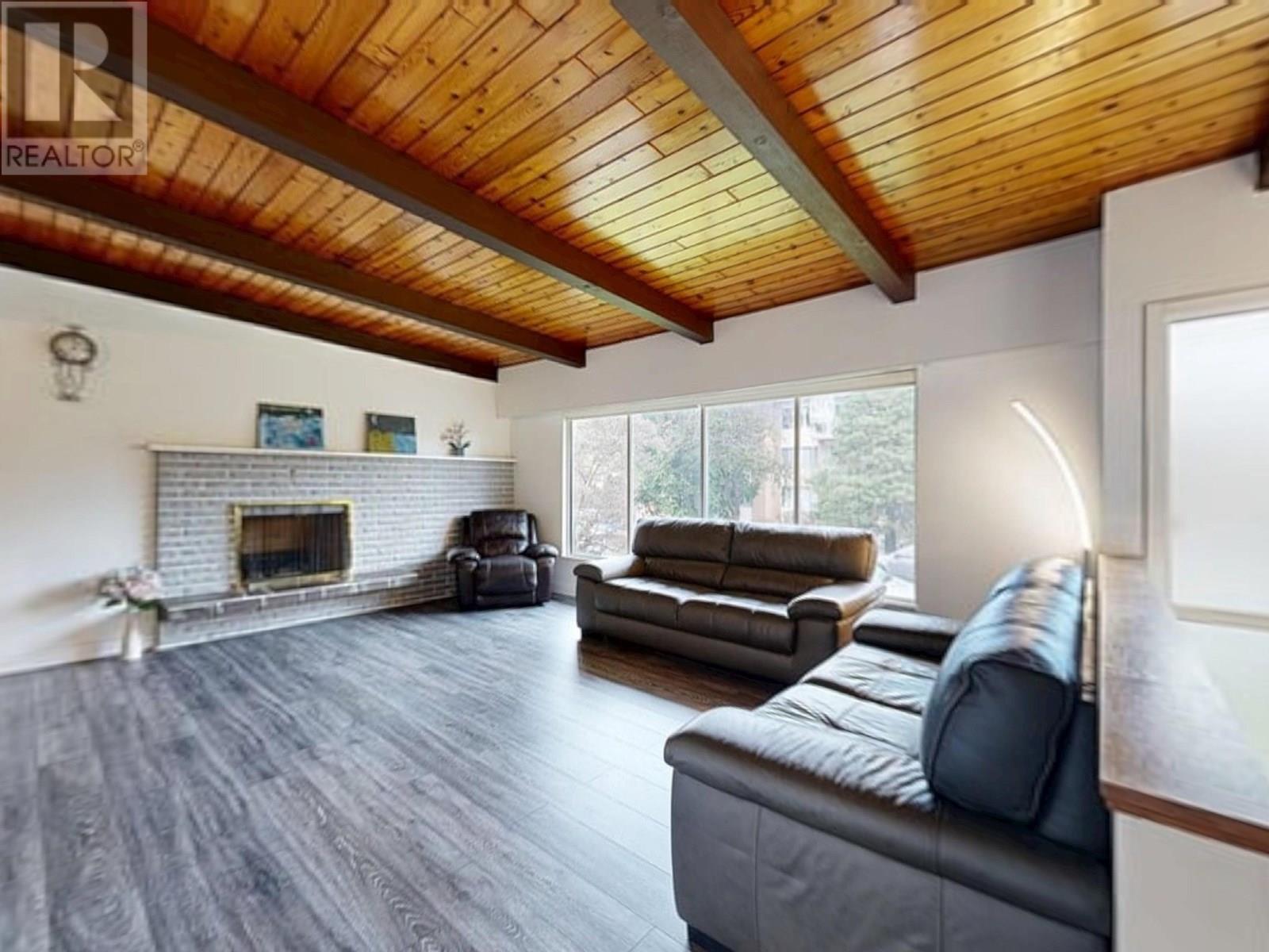 Photo 7 of 39 Mott Crescent, New Westminster BC