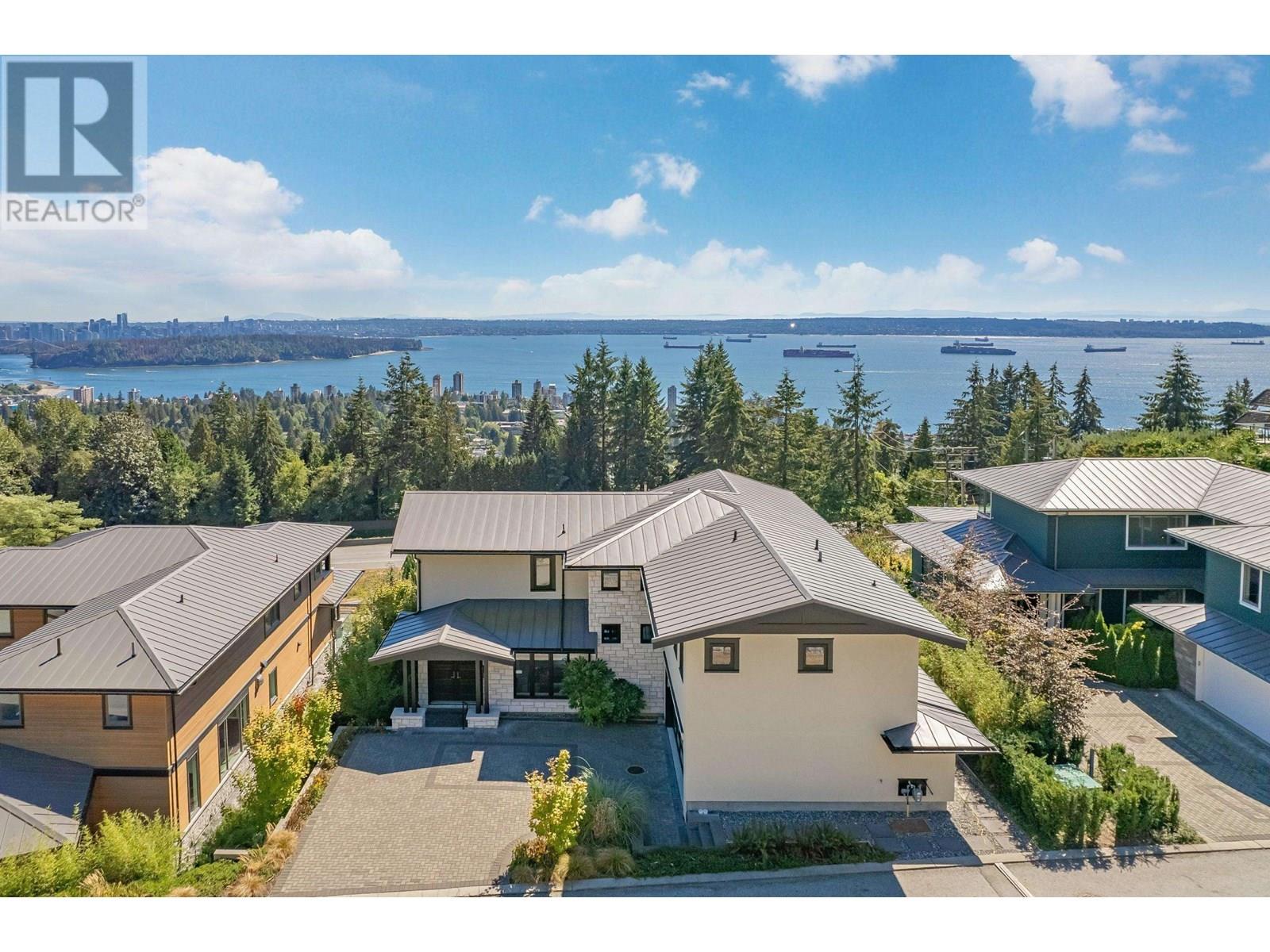 Photo 2 of 2111 Union Court, West Vancouver BC