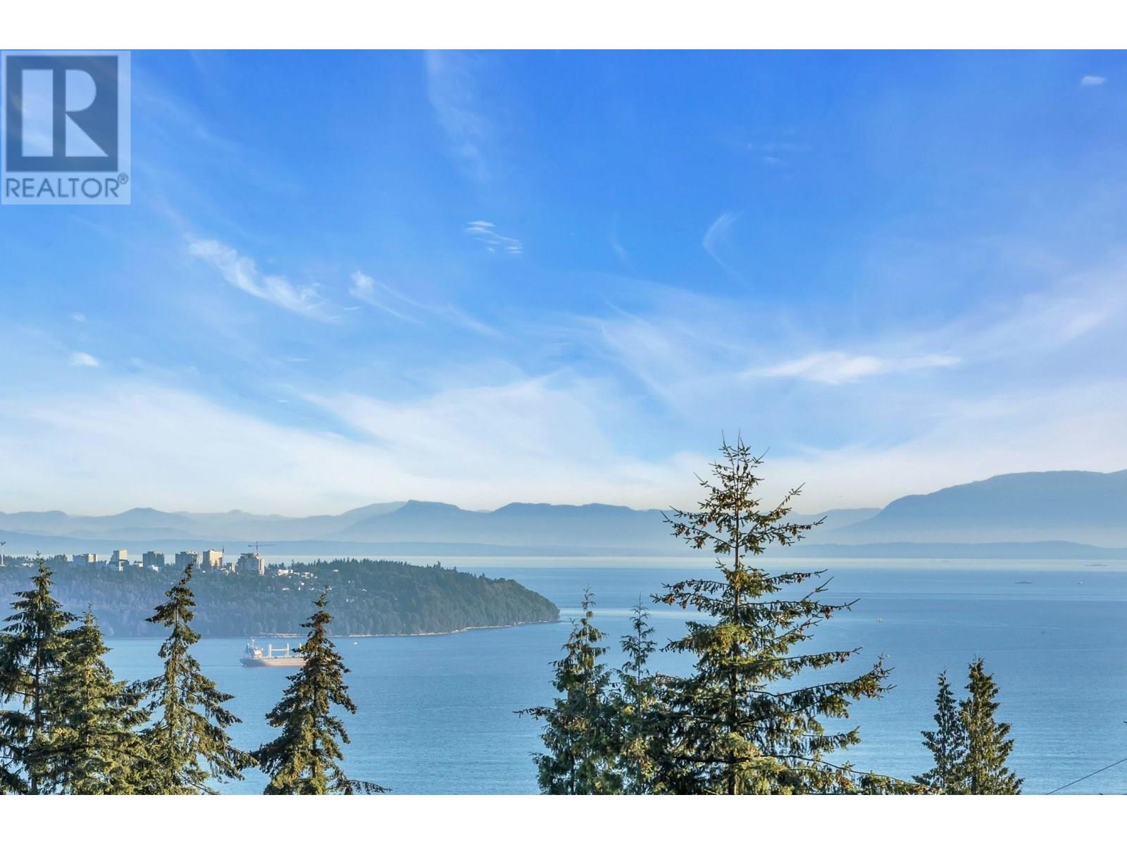 Photo 3 of 2111 Union Court, West Vancouver BC