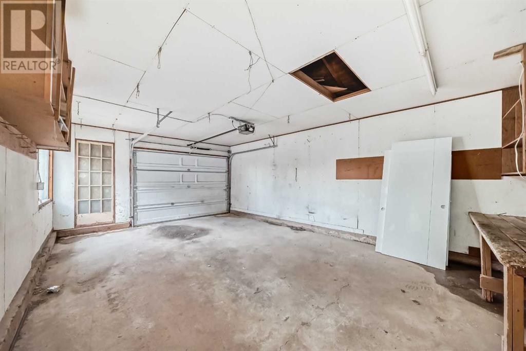 Single Family House Bungalow for Sale in  Huntbourne Hill NE Huntington Hills Calgary 