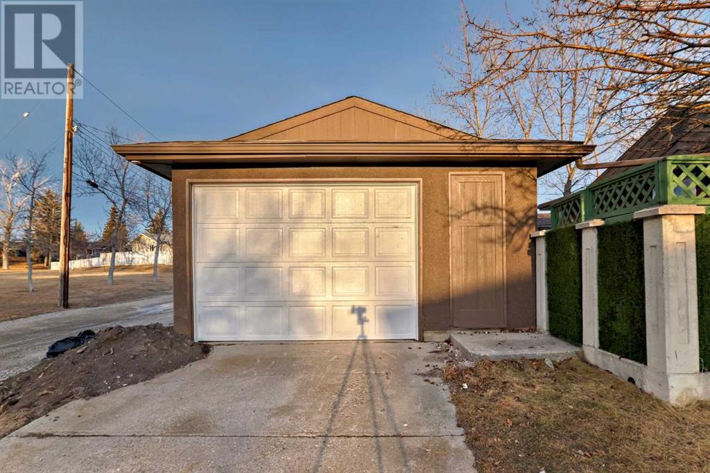 Single Family House Bungalow for Sale in  Huntbourne Hill NE Huntington Hills Calgary 