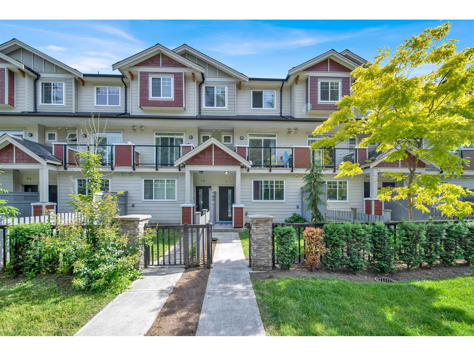 Photo 2 of 20 13898 64 Avenue, Surrey BC