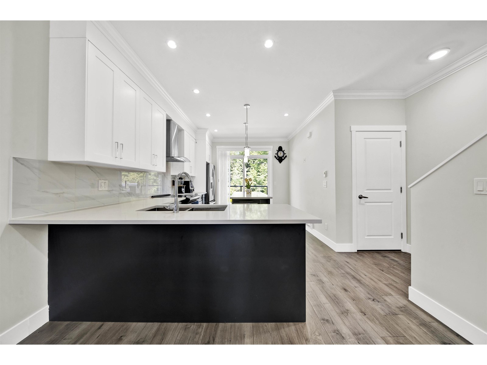 Photo 9 of 20 13898 64 Avenue, Surrey BC
