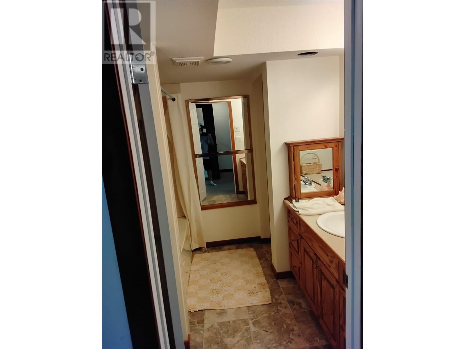 453 13TH Avenue, Invermere