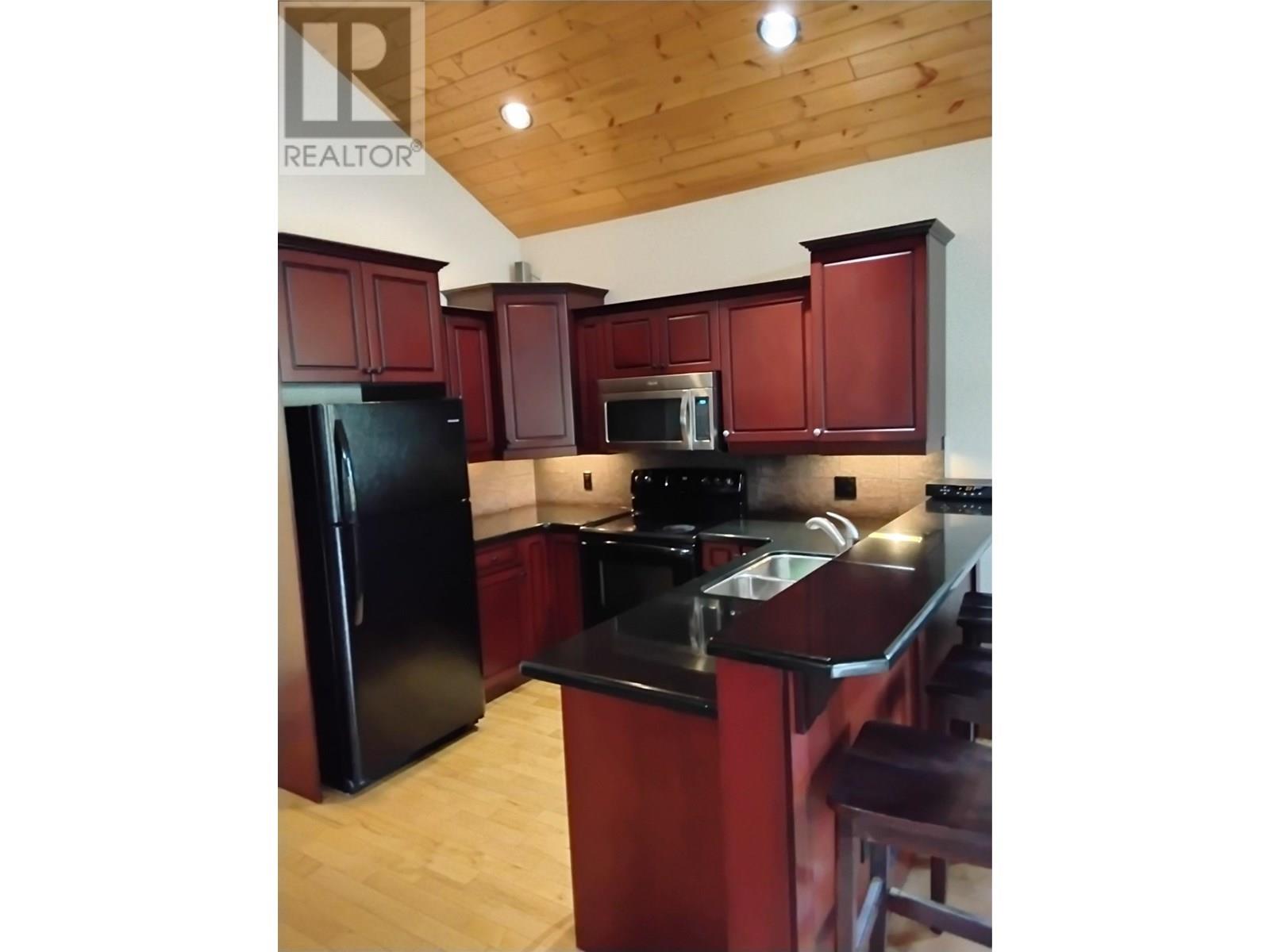 453 13TH Avenue, Invermere