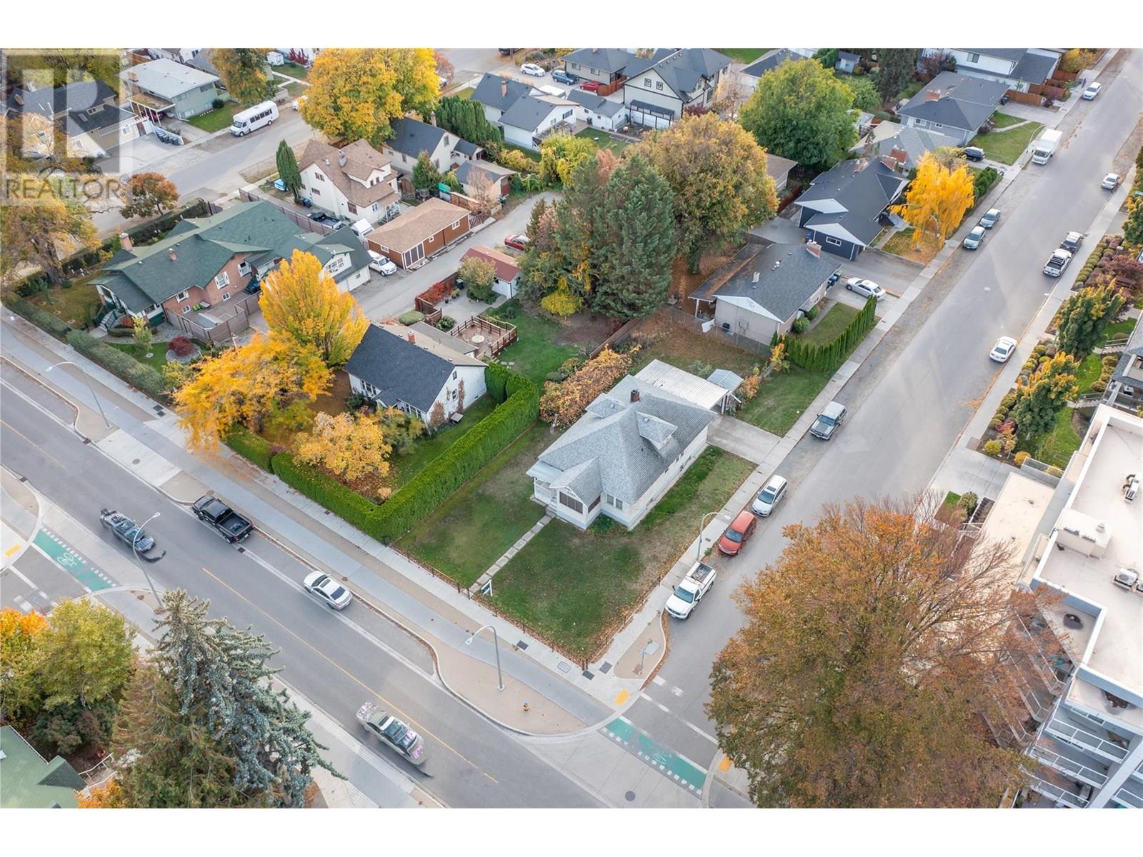 Photo 7 of 1754 Ethel Street, Kelowna BC