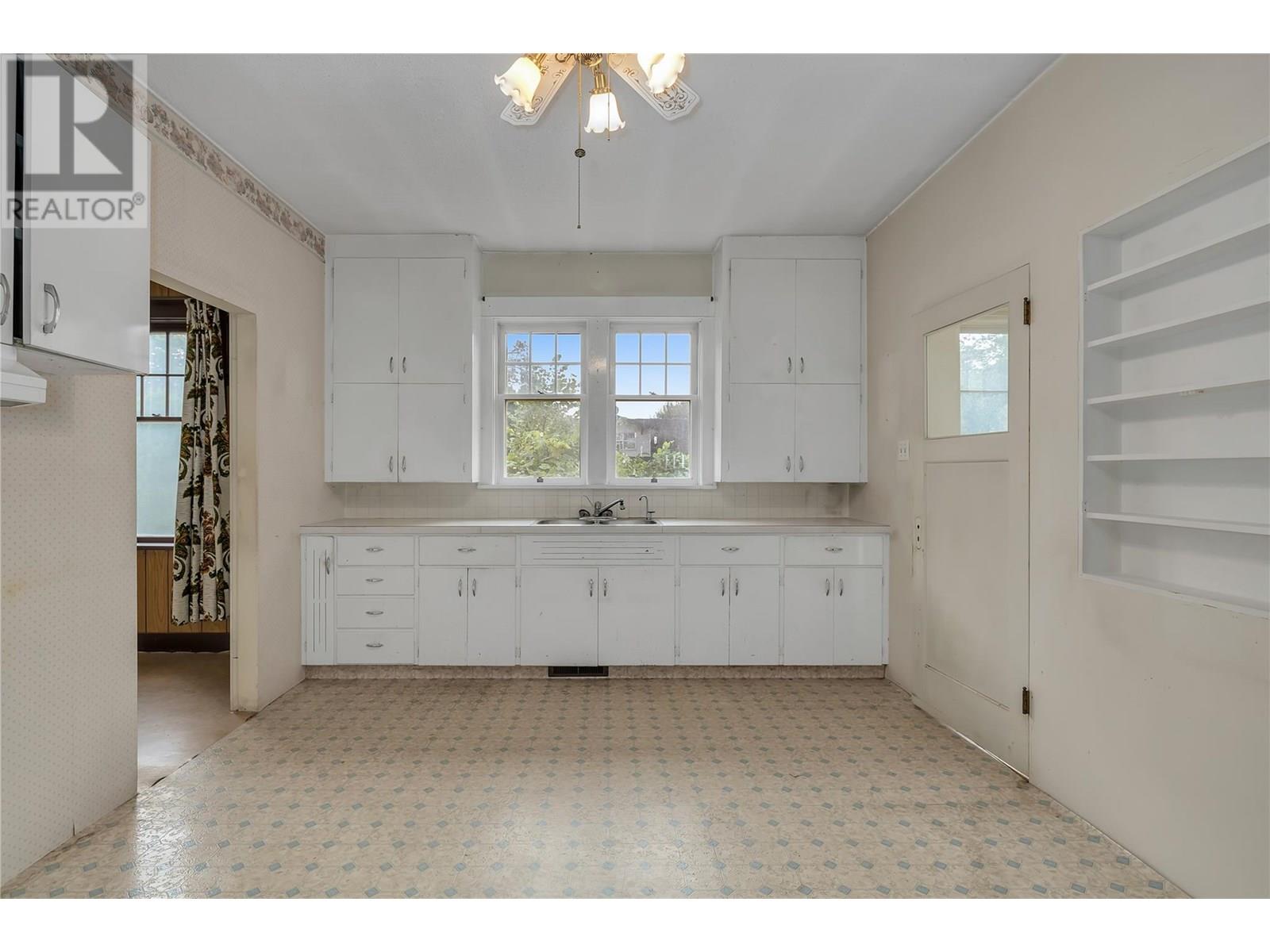 Photo 33 of 1754 Ethel Street, Kelowna BC