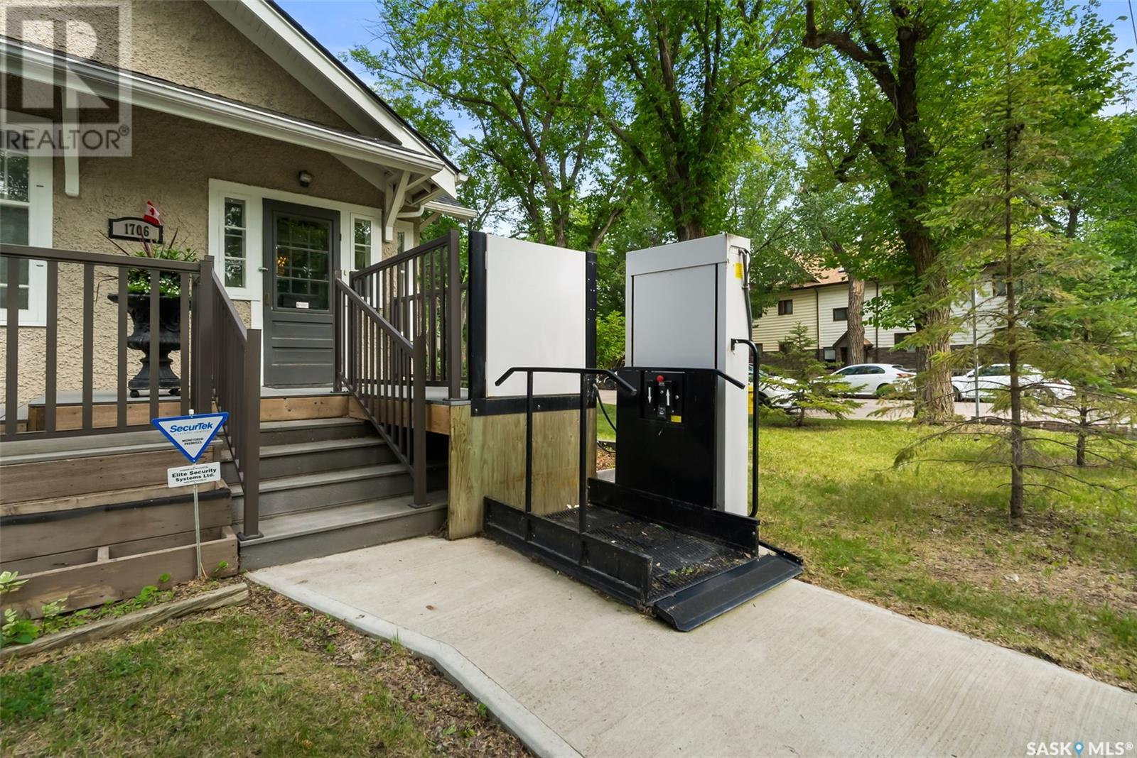 Photo 31 of 1706 15th Avenue, Regina SK