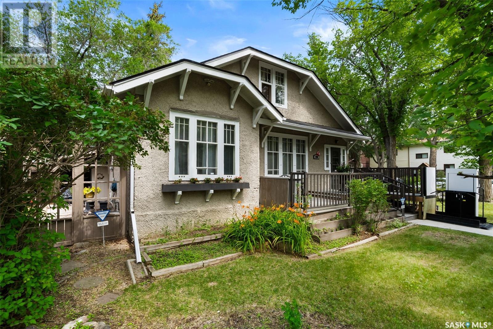 Photo 15 of 1706 15th Avenue, Regina SK