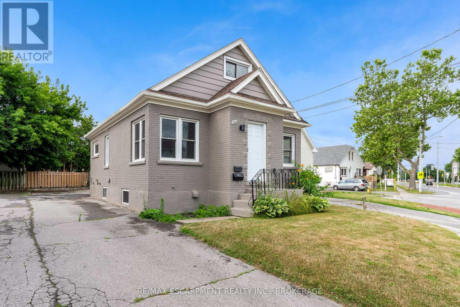 Photo 1 of Lower 366 Carlton Street, St Catharines ON