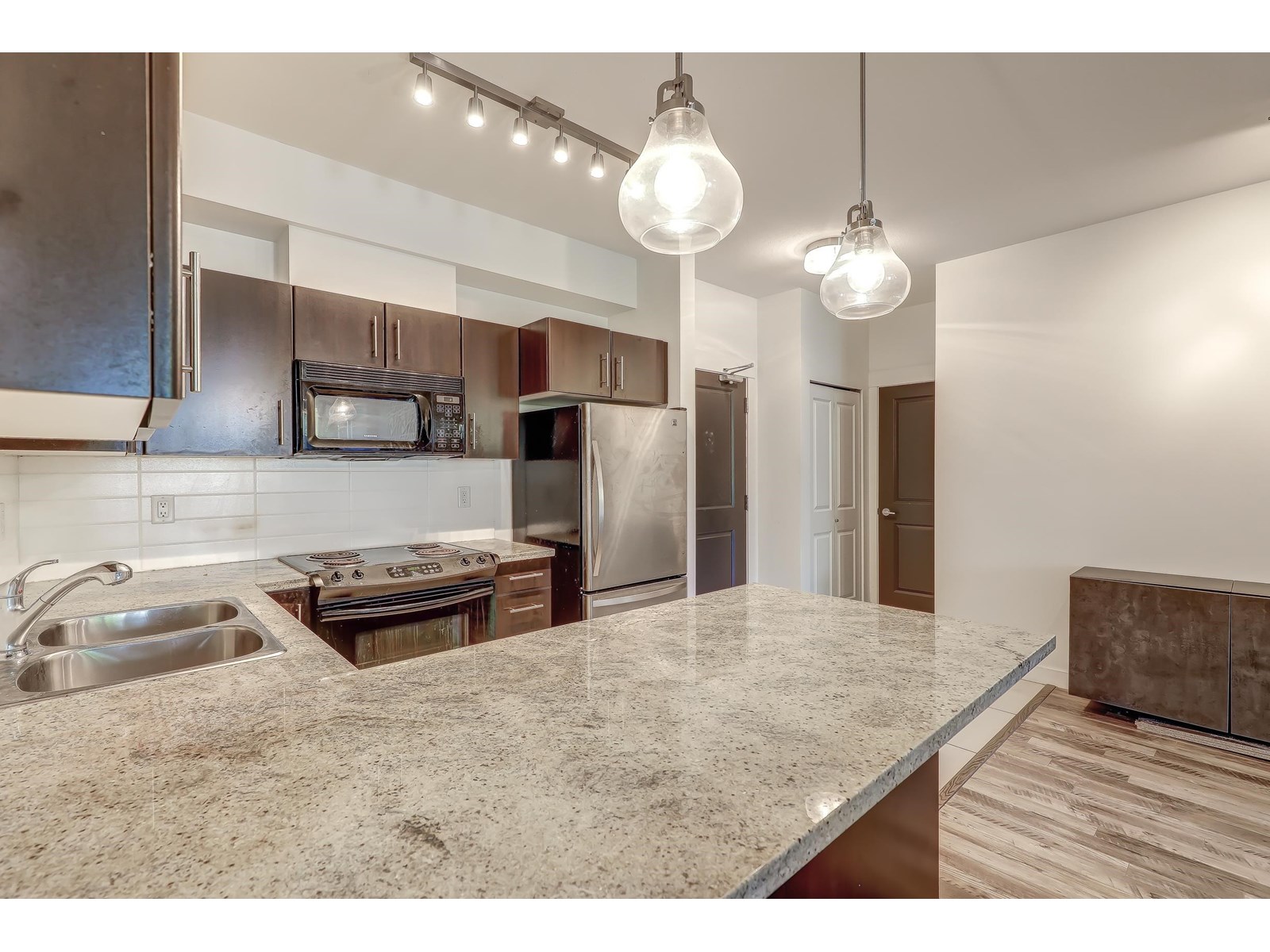 Photo 8 of 311 33546 Holland Avenue, Abbotsford BC