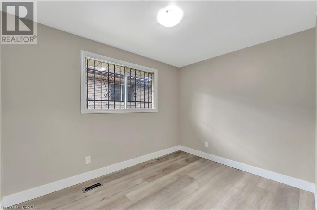 Photo 12 of 243 Wellington Street, Brantford ON