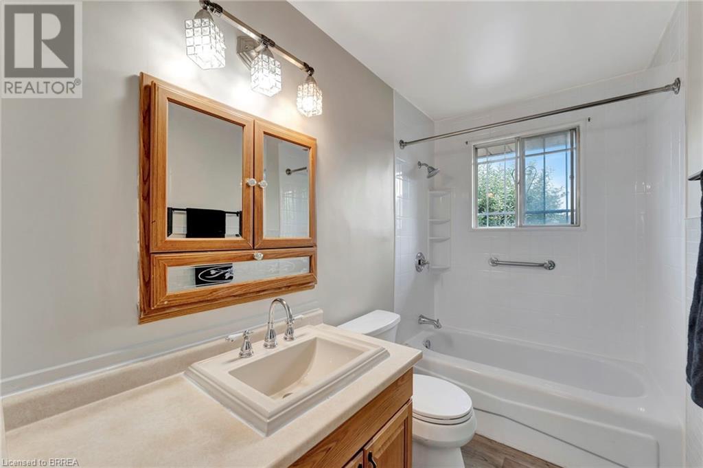 Photo 23 of 243 Wellington Street, Brantford ON