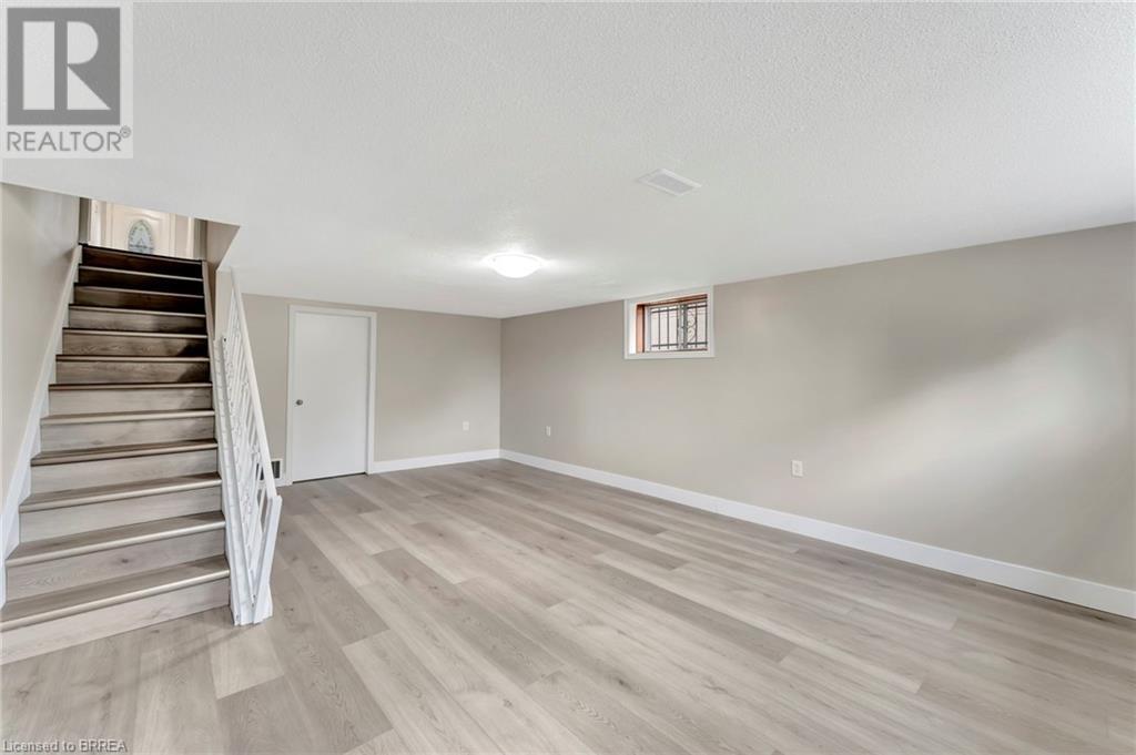 Photo 4 of 243 Wellington Street, Brantford ON