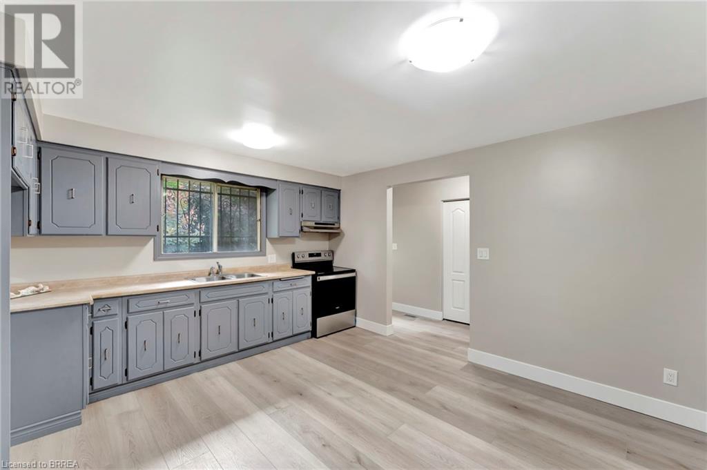 Photo 5 of 243 Wellington Street, Brantford ON