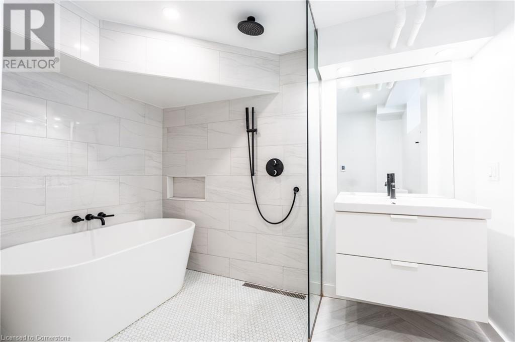 Photo 5 of 137 Sherman Avenue S Unit 4, Hamilton ON