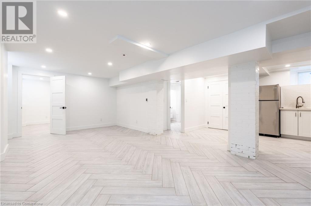 Photo 6 of 137 Sherman Avenue S Unit 4, Hamilton ON